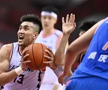 九游体育app-包含辽宁本钢迎欧联关键赛；清晨遗憾出局；质疑声仍在；数据趋势出现新变化的词条